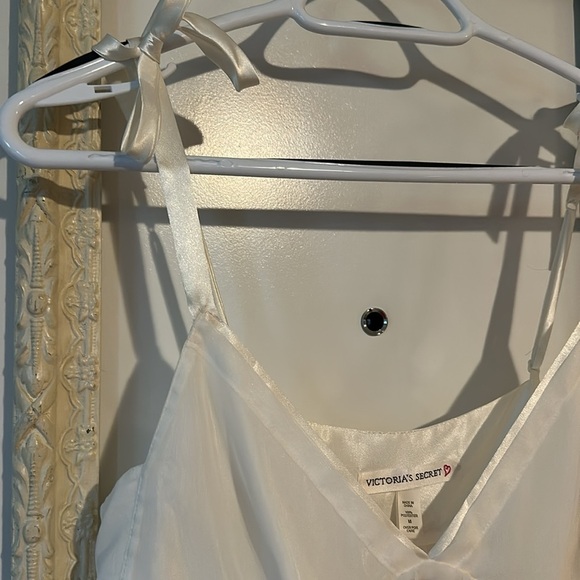 VICTORIA’S SECRET | Vintage White Lace Chemise - Picture 5 of 12
